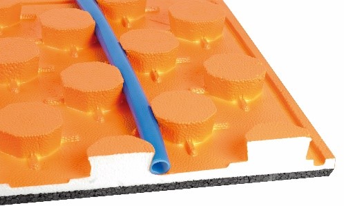 Instalación de poliestireno expandido elastificado (EEPS) bajo un suelo flotante para el aislamiento acústico entre dos plantas de un edificio.